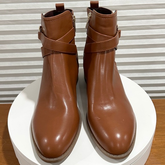 🌸TOMMY HILFIGER🌸 Diyana Faux Leather Ankle Bootie Size: 9M - Picture 6 of 14